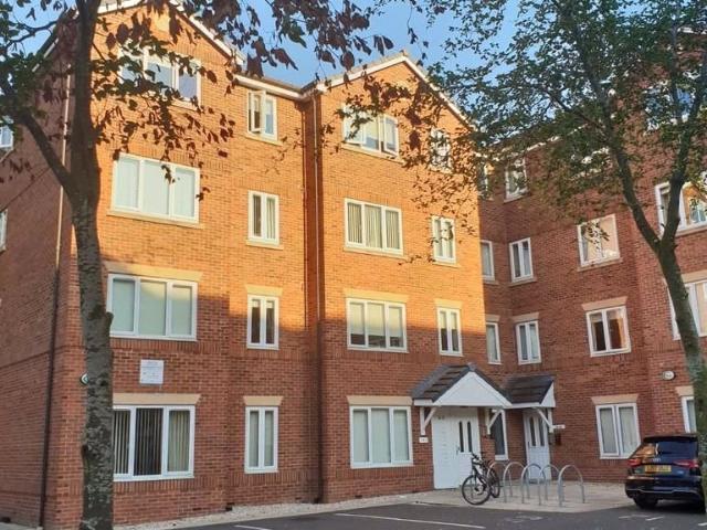2 room apartment to let in Woodsome Park, Liverpool, L25 5HA