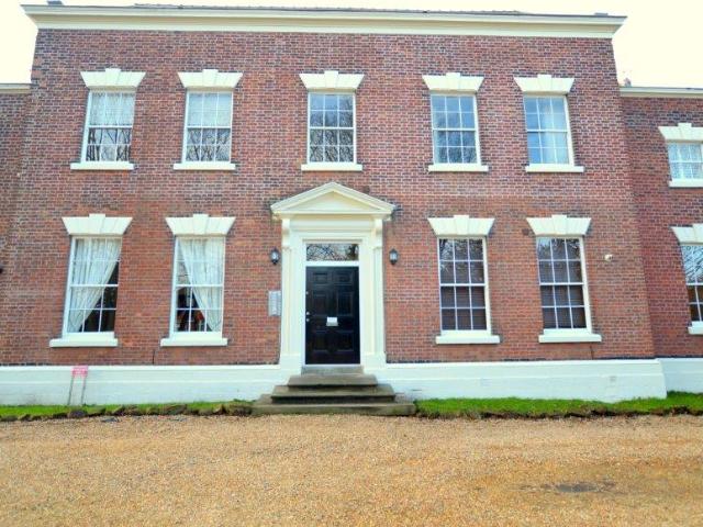 2 room apartment to let in Church Road, Liverpool, L15 6TF