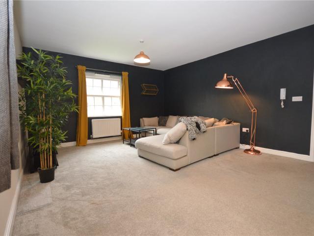 2 room apartment to let in Friars Way, Liverpool, L14 7BA