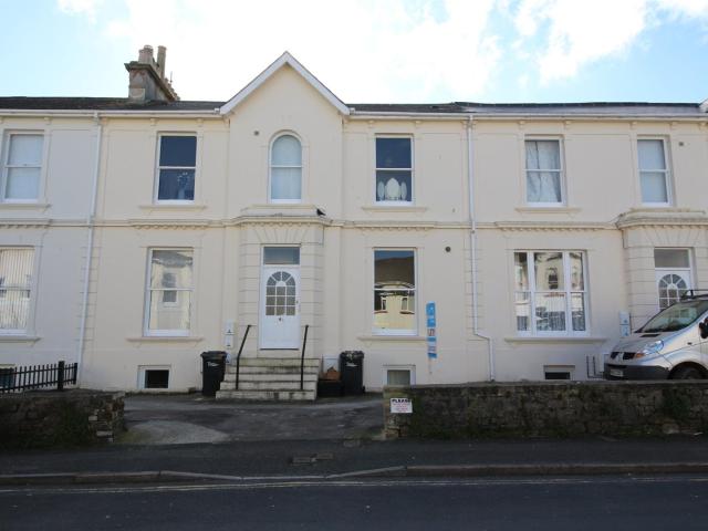 2 room apartment to let in Grosvenor Road, Paignton, Devon, TQ4