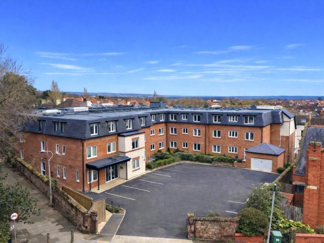 2 room apartment to let in Grange Road, West Kirby, Merseyside, CH48 4AA