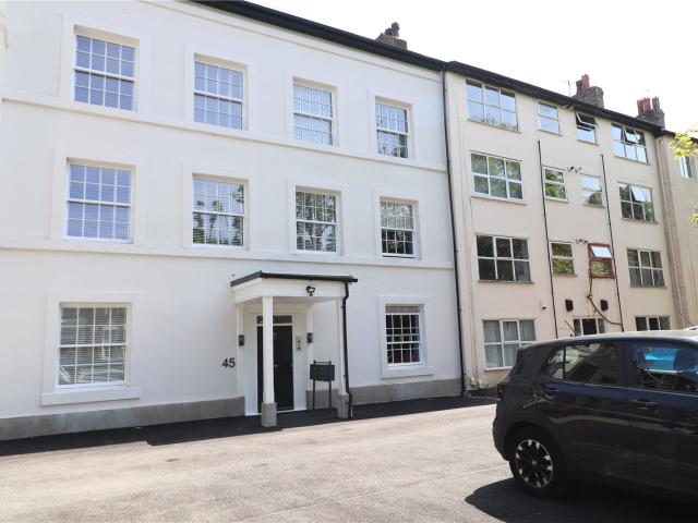 2 room apartment to let in Parkfield Road, Aigburth, Merseyside, L17 8UQ