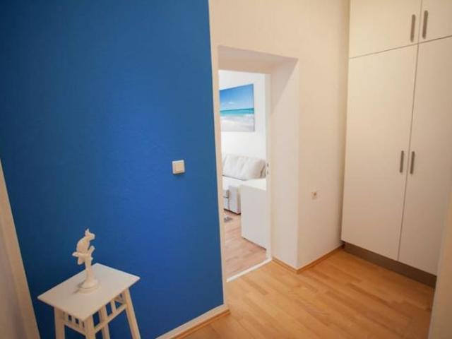 2 room Apartment 70qm2 close to Kudamm with a balcony, Berlin Amsterdam Apartments for Rent
