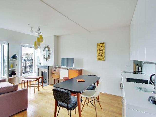 2 room flat Martyrs, Paris Amsterdam Apartments for Rent