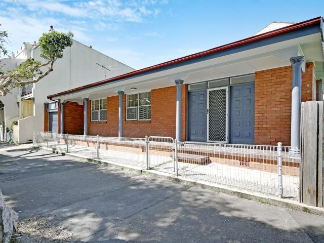 2 room house for rent