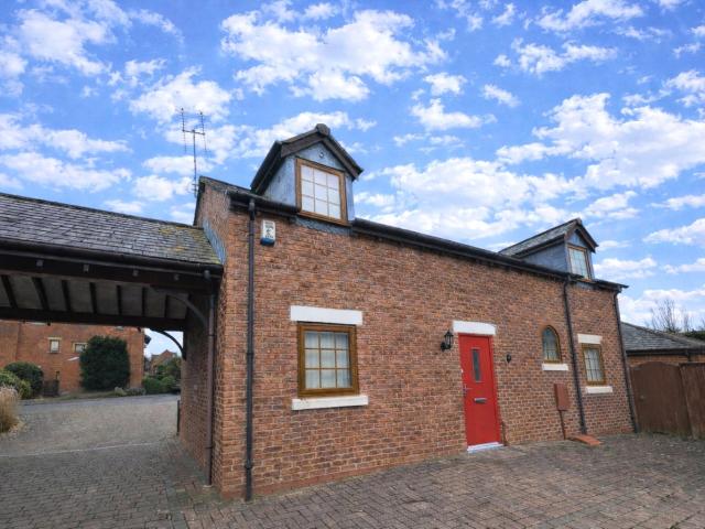 2 room house to let in Guinea Hall Mews, Banks, Lancashire, PR9 8RF