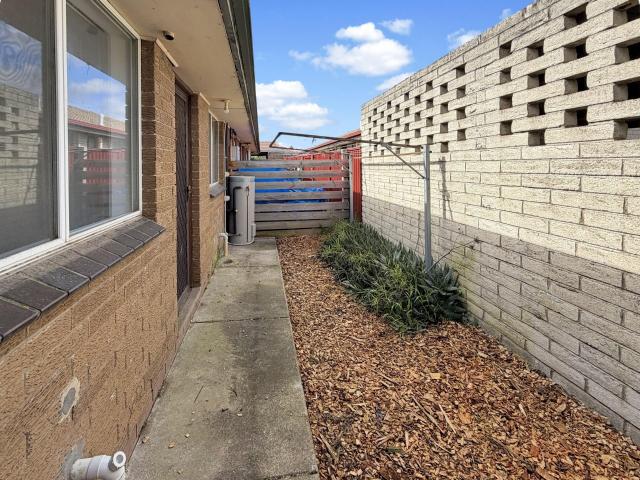 2 room house to let in Unit 1/416 Gillies Street, Wendouree
