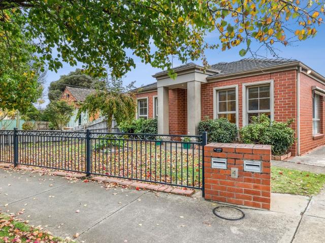 2 room house to let in Unit 1/4 Learmonth Street, Alfredton