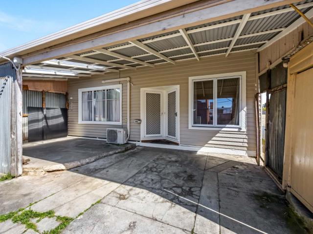 2 room house to let in 198 Albert Street, Sebastopol