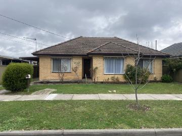3 room house to let in 28 Eton Street, Wendouree