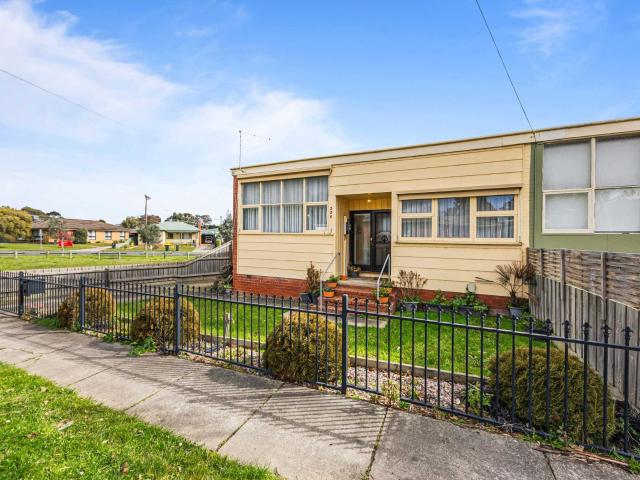 2 room house to let in 336 Joseph Street, Canadian