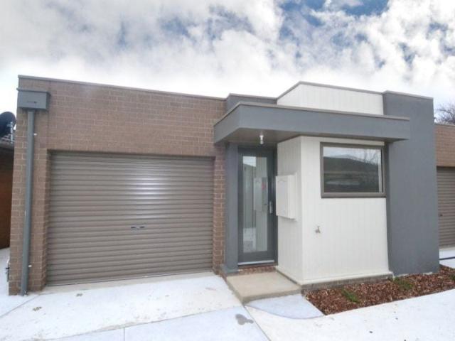 2 room house to let in 5A Evelyn Street, Wendouree