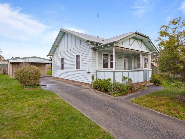 2 room house to let in 605 Ripon Street, Redan