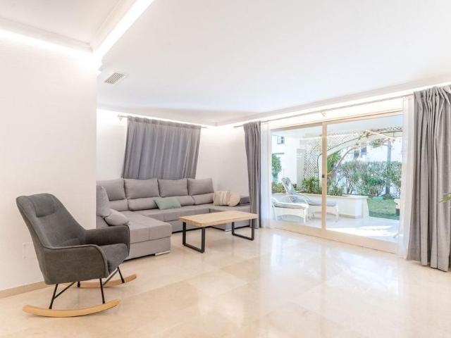 2 room luxury Flat for rent in Estepona, Spain