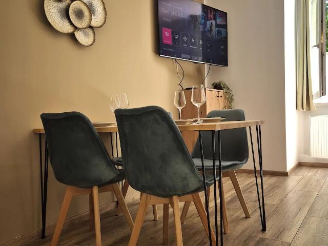2 Rooms/4Bed/TV/Kitchen