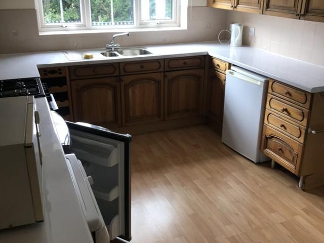 2 rooms available 1st months rent 25% discounted