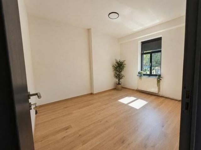 2 rooms available for co rent