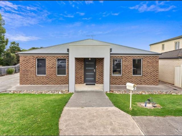 2 ROOMS AVAILABLE IN ROOMING HOUSE, WALKING DISTANCE TO DEAKIN UNI