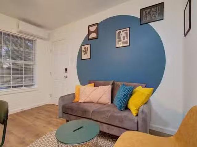 2 rooms apartment in East End