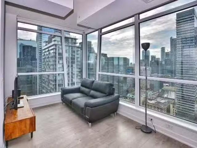 2 rooms apartment in Quartier des Spectacles