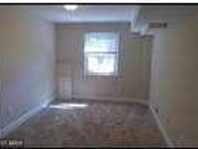2 rooms for share with 1 bathroom