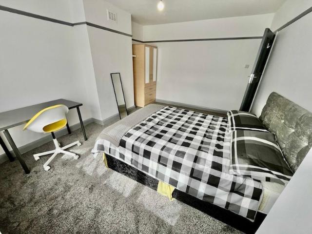 2 Rooms Same flat SW17 – Just REefurbished ALL BILLS INC