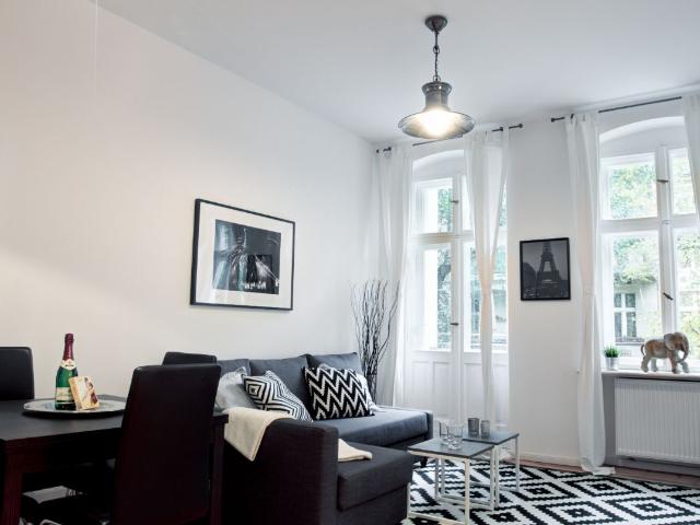 2 Rooms with Balcony near Schönlein Straße Neukölln
