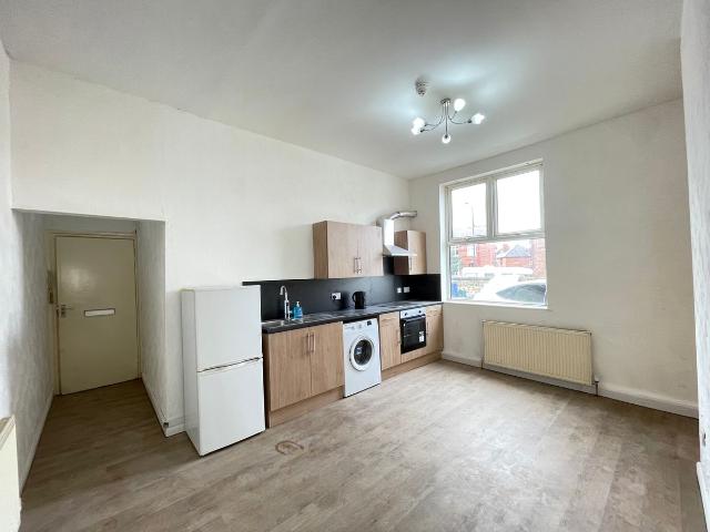 2, St Christophers Flats, Hall Flat Lane, Doncaster DN4, 2 bed flat to rent, £670 pcm | PrimeLocation