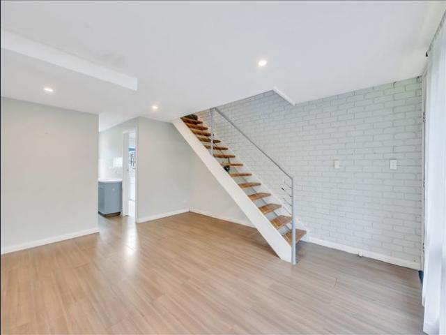 2 Story Unit in the Heart of Goolwa!