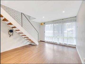 2 Story Unit in the Heart of Goolwa!