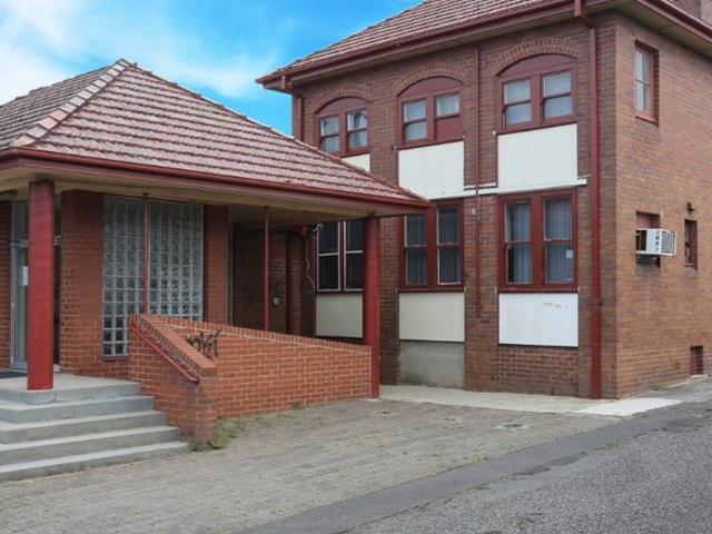 2 storey, 6 bedroom share house located in the heart of Mayfield