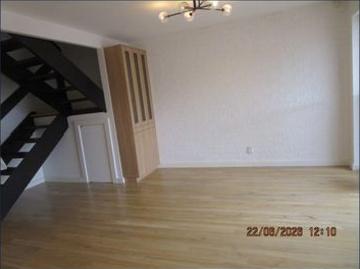 2 Storey Town House 2 Brm+study,main with WIR.Wooden Floors throughout. Open dining/ kitchen area with gas cooktop.Separate lounge with split A/C