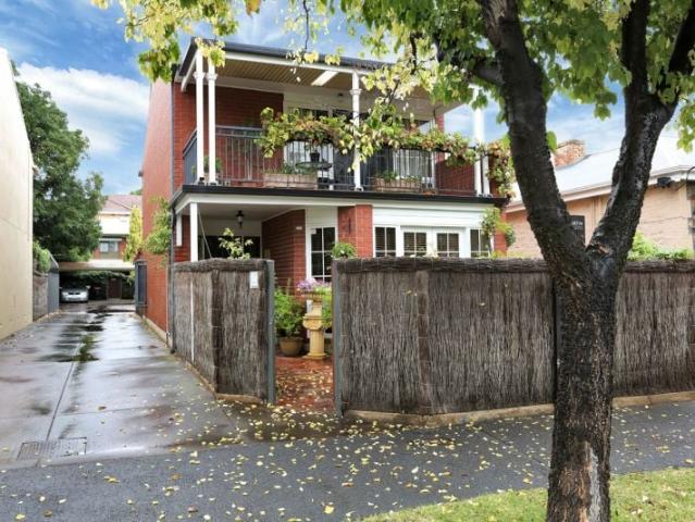 2 STOREY TOWNHOUSE