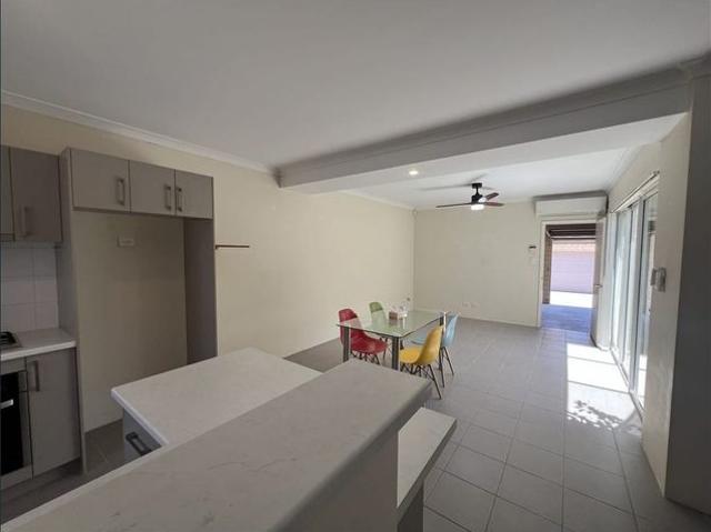 2 Storey Townhouse in Convenient Clarkson Location