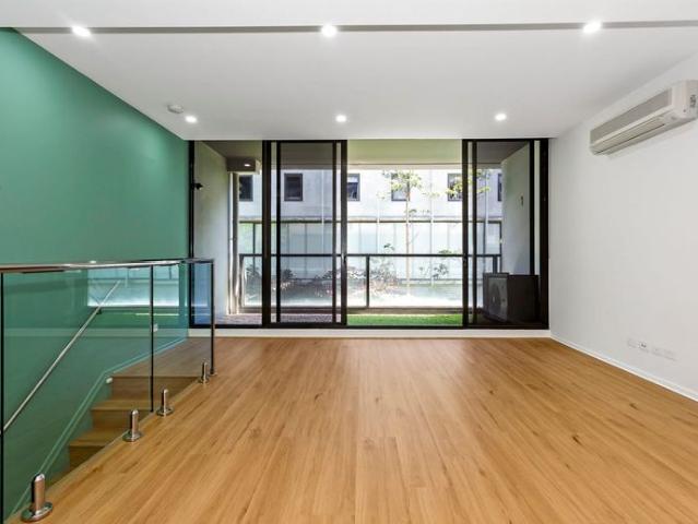 2 STOREY APARTMENT IN HEART OF RICHMOND