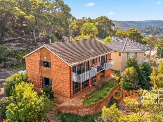 2 STOREY BRICK HOME READY FOR A MODERN TRANSFORMATION !