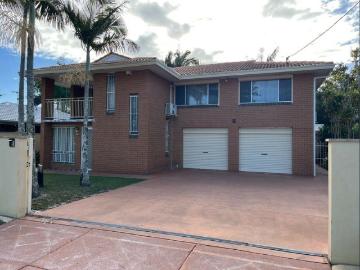 2 STOREY HOME SHORT STROLL FROM WOORIM BEACHFRONT
