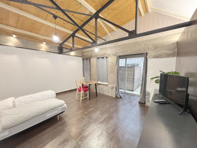 2 STUDIOS + TERRASSE HYPER CENTRE