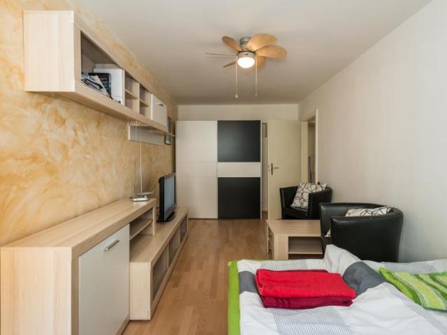2 Schlafzimmer Villa München München 105451260