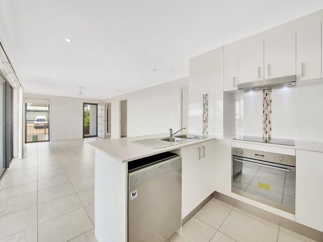 2 Sea Prince Circuit Clinton, QLD 4680