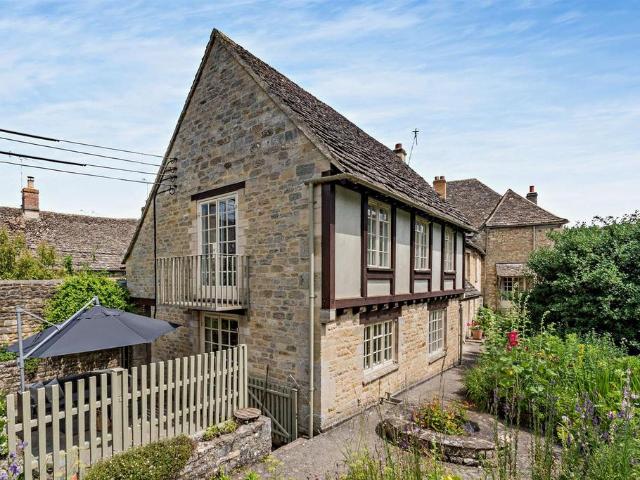 2 Sheep Street, Burford, The Cotswolds. 1 bed cottage to rent £2,750 pcm £635 pw