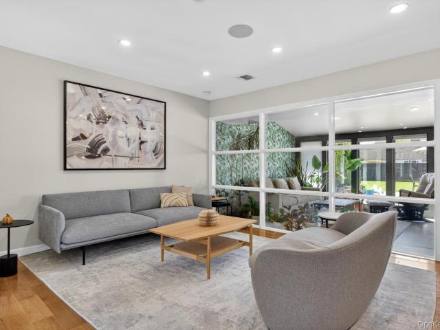 2 Sherwood Lane