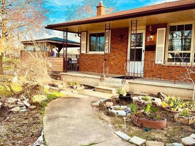 2 Shetland Crescent, St. Catharines, ON, L2P 3P7 house for sale | Listing ID X13552 | Royal LePage