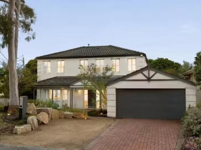 2 Silverleaf Court, Forest Hill VIC 3131 House Auction