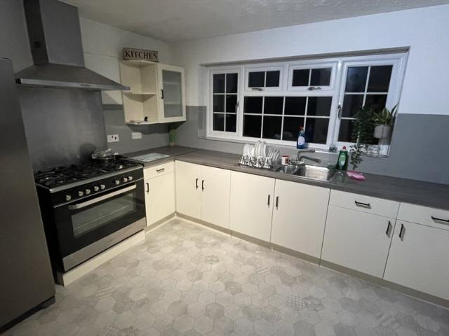 2 Single & 1 Ensuite available UWEGlensideFrenchay