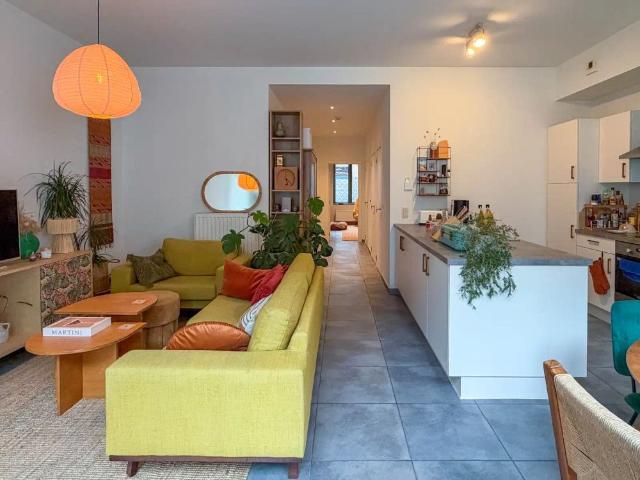 2 slaapkamer appartement gelijkvloers met grote tuin en grote garage vlakbij Sint Pietersstation
