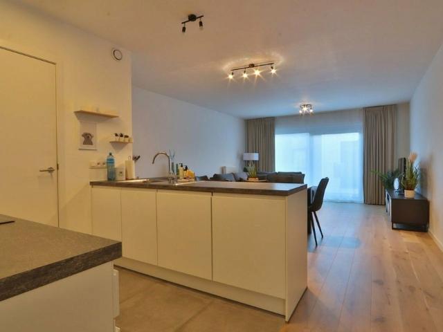 2 slaapkamer appartement met garage in centrum Beveren!