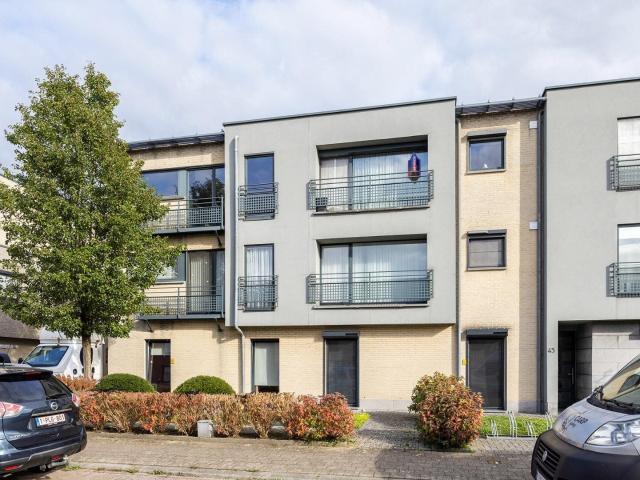 2 slaapkamer appartement met terras en garagebox in Wommelg