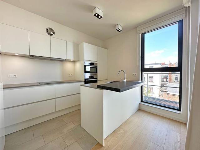 2 slaapkamer appartement met 2 terrassen en staanplaats t.