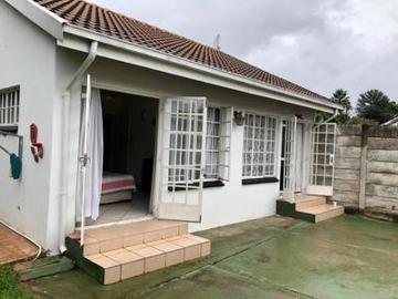 2 slaapkamer tuinwoonstel te huur in.